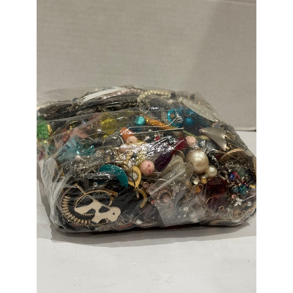 6.4 lbs Mixed Costume Jewelry Lot Bulk Crafting Beads Earrings Mystery Lot As Is - Picture 4 of 10